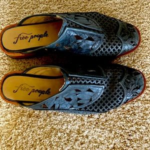 Free People slides, excellent condition, gently used, smoke-free, pet, free home